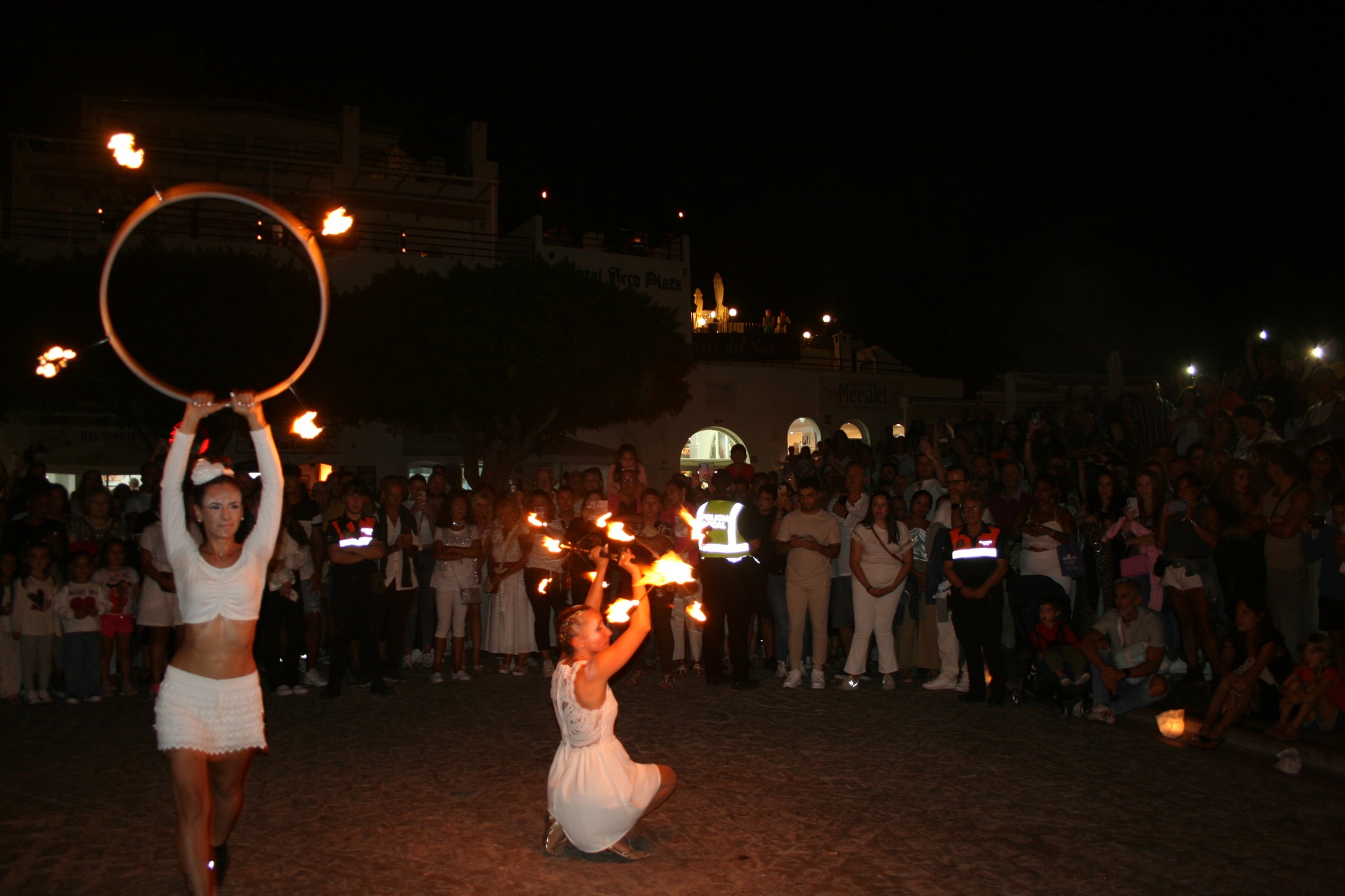 Mojácar volverá a brillar este sábado 20 de septiembre con la celebración de la Noche de las Velas, un evento que ya se ha convertido en una de las citas más esperadas del año y que este 2025 llega con más sorpresas que nunca.